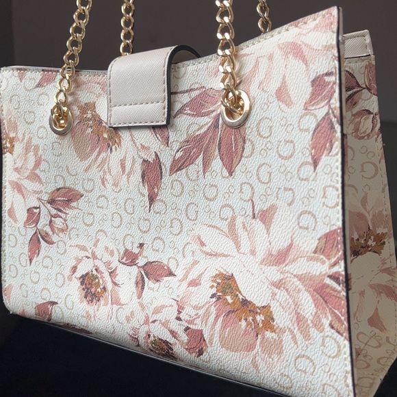 Guess Shoulder Bag - Picture 6 of 6